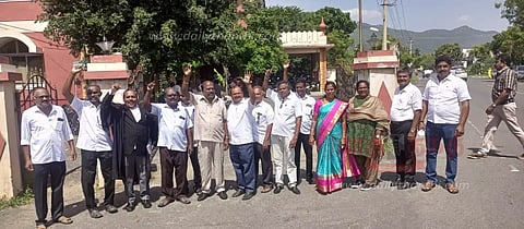 ராசிபுரத்தில் வக்கீல்கள் ஆர்ப்பாட்டம்