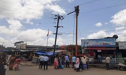 பழுதடைந்த மின்கம்பங்கள் அகற்றம்