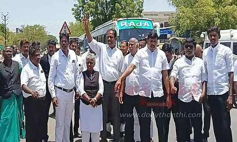 வக்கீல்கள் சாலை மறியல் போராட்டம்