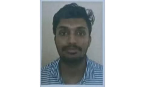 வாகனம் மோதி தனியார் நிறுவன மேலாளர் பலி