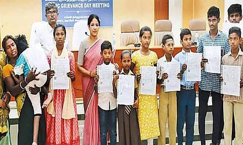 காஞ்சீபுரம் கலெக்டர் அலுவலகத்தில் நடைபெற்ற மக்கள் குறைதீர்க்கும் நாள்