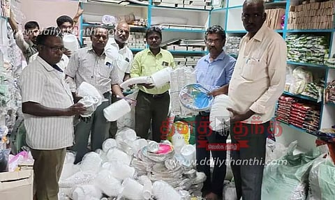 வாணியம்பாடியில் 112 கிலோ பிளாஸ்டிக் பொருட்கள் பறிமுதல்