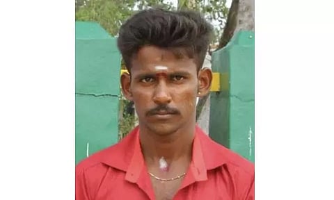 மோட்டார் சைக்கிள் மரத்தில் மோதி வாலிபர் சாவு