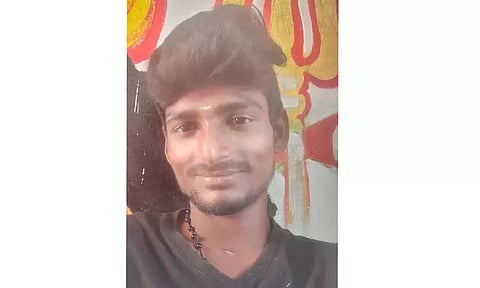 பஸ் மோதி வாலிபர் பலி