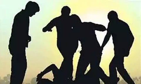 கல்லூரி மாணவர் மீது சரமாரி தாக்குதல் மற்றொரு கல்லூரி மாணவர்கள் 7 பேர் கைது