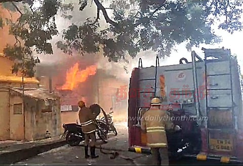 நாகர்கோவிலில் அரசு விரைவு போக்குவரத்து கழக பணிமனையில் பயங்கர தீ விபத்து