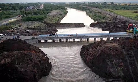 பரவனாற்று பாதையை நிரந்தரமாக மாற்றி அமைக்கும் பணி நிறைவு என்.எல்.சி. தகவல்