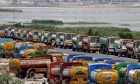 போக்குவரத்து நெரிசல், விபத்தை தடுக்க தண்ணீர் லாரிகளுக்கு கட்டுப்பாடு