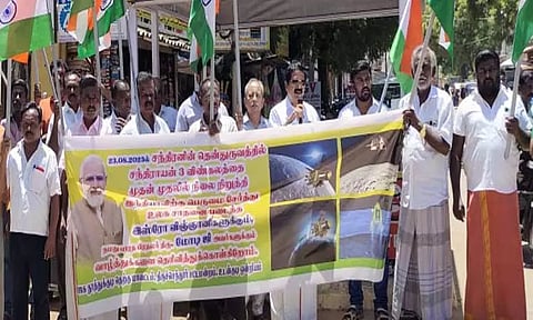 பா.ஜ.க.வினர் இனிப்பு வழங்கி கொண்டாட்டம்