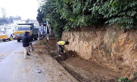 ஊட்டி பஸ் நிலையம் முதல் சேரிங்கிராஸ் வரை ரூ.3¼ கோடியில் சாலை விரிவாக்கம்