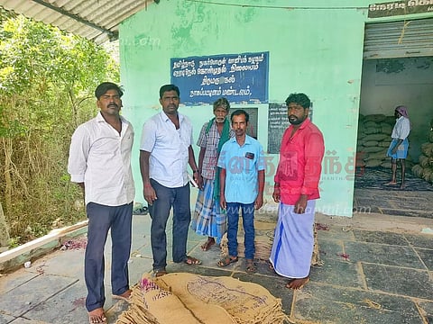 நெல் கொள்முதல் நிலையங்களில், அதிகாரிகள் ஆய்வு