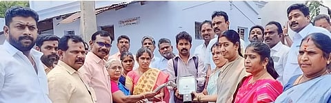 கூடலூர் நகராட்சியில்தெருவிளக்குகள் பொருத்தும் பணி