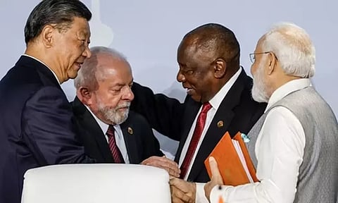 'பிரிக்ஸ்' மாநாட்டில் சீன அதிபருடன் கைகுலுக்கிய பிரதமர் மோடி