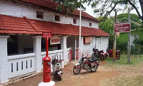 தபால் நிலையத்தை சொந்த செலவில் சீரமைத்த அதிகாரி