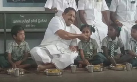 முதல்-அமைச்சரின் காலை உணவுத் திட்டத்தை தொடங்கி வைத்த ஓபிஎஸ் ஆதரவு எம்.எல்.ஏ