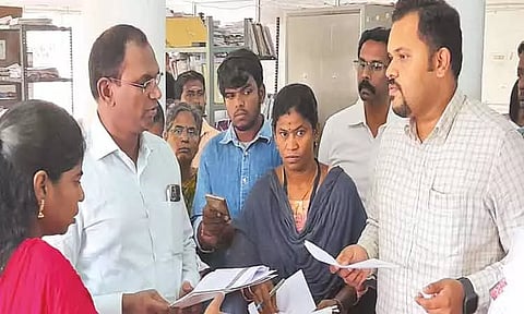 செங்கல்பட்டு மாவட்ட கண்காணிப்பு அலுவலர் திருக்கழுக்குன்றத்தில் ஆய்வு