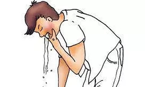 ஆசிரமப்பள்ளியில் உணவு சாப்பிட்ட 30 மாணவர்களுக்கு வாந்தி, மயக்கம்; ஆஸ்பத்திரியில் அனுமதி