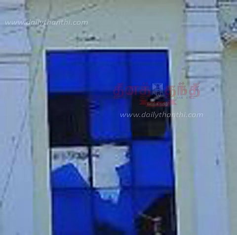 தண்டலச்சேரி கல்லூரியின் கண்ணாடிகள் உடைந்து சேதம்