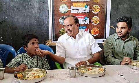 சி.என்.பாளையம், பட்டூர் பள்ளிகளில் காலை உணவு திட்டம்: அமைச்சர்கள் எம்.ஆர்.கே. பன்னீர்செல்வம், சி.வெ.கணேசன் தொடங்கி வைத்தனர்