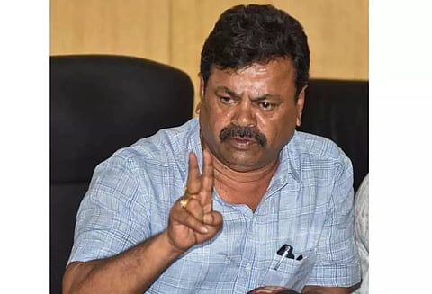 சித்தராமையா, டி.கே.சிவக்குமாருடன் ரேணுகாச்சார்யா திடீர் சந்திப்பு