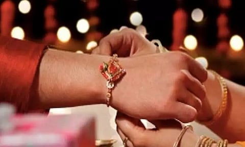 ராக்கி கயிறு கட்ட தம்பி வேண்டும்... மகளின் விருப்பத்திற்காக பெற்றோர் செய்த அதிர்ச்சி செயல்