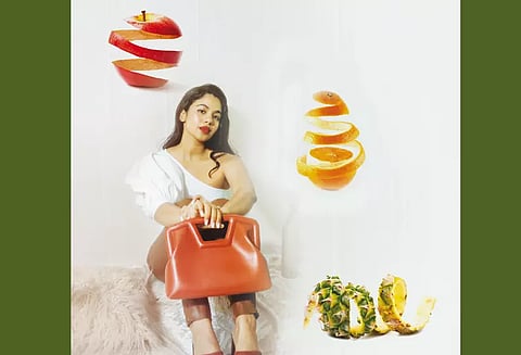 பழத்தோலில் ஹேண்ட் பேக் தயாரிக்கும் அஞ்சனா