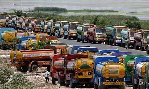 தண்ணீர் லாரி உரிமையாளர்கள் 30-ந்தேதி முதல் காலவரையற்ற வேலைநிறுத்தப் போராட்டம் அறிவிப்பு