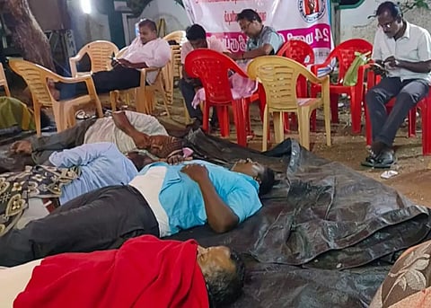 விடிய, விடிய நடந்த காத்திருப்பு போராட்டம்