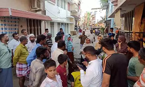 புதிய சாலை அமைக்க பொதுமக்கள் எதிர்ப்பு