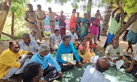 போலீசார் பாதுகாப்போடு மீண்டும் கிராம சபை கூட்டம்