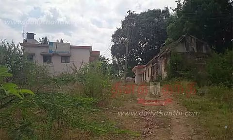 மாரிக்குப்பம் அருகே முட்புதராக காட்சி அளிக்கும் போலீஸ் குடியிருப்பு