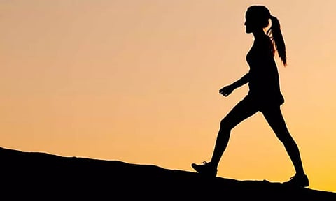 எந்த வயதுக்கு எவ்வளவு தூரம் நடக்க வேண்டும்?