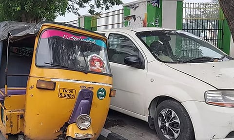 நீண்ட நாட்களாக கேட்பாரற்று சாலையில் நிறுத்தி இருக்கும் வாகனங்கள் 1-ந்தேதி முதல் பறிமுதல்