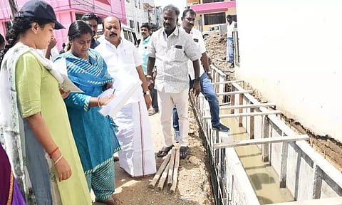 மாங்காடு நகராட்சியில் ரூ.19 கோடியில் நடைபெறும் மழைநீர் கால்வாய் பணிகள் குறித்து காஞ்சீபுரம் மாவட்ட கலெக்டர் ஆய்வு