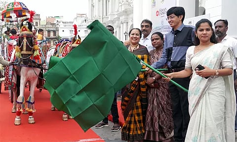 சென்னை தின கொண்டாட்டம்: குதிரை வண்டி சவாரியை தொடங்கி வைத்த மேயர் பிரியா...!