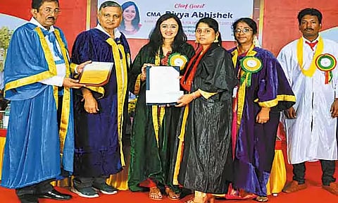 மீஞ்சூர் ஸ்ரீசந்திரபிரபு ஜெயின் கல்லூரியில் பட்டமளிப்பு விழா