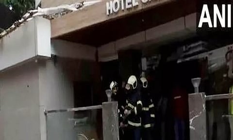 மராட்டியம்; ஓட்டலில் எற்பட்ட தீ விபத்தில் 3 பேர் பலி; 2 பேர் படுகாயம்