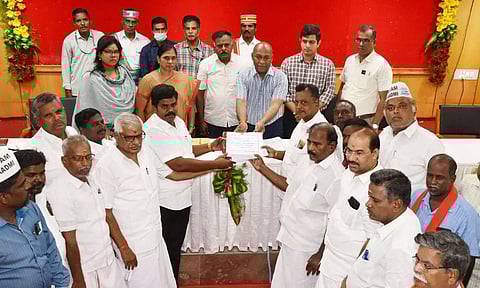 வரைவு வாக்குச்சாவடி பட்டியல்:கலெக்டர் வெளியிட்டார்