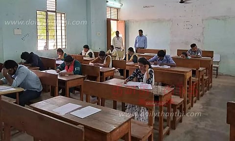 13 மையங்களில் இளநிலை எழுத்தர் தேர்வு நடந்தது