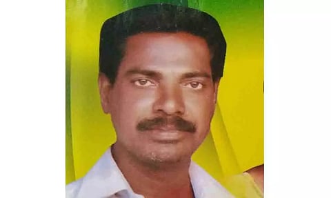 லாரி மீது மோட்டார் சைக்கிள் மோதல்; ஒருவர் பலி