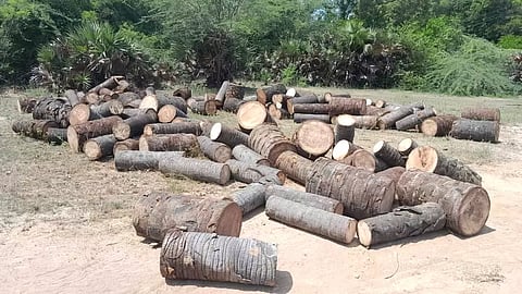 லாரியை சிறைபிடித்த நாம் தமிழர் கட்சியினர்