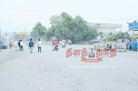 ஈரோட்டில் முடியாத பாதாள சாக்கடை பணிகள்; புழுதி பறக்கும் சாலைகளால் பரிதவிக்கும் வாகன ஓட்டிகள்- நடவடிக்கை எடுக்க கோரிக்கை