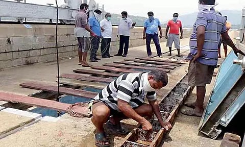 பருவமழை தொடங்க உள்ள நிலையில் செம்பரம்பாக்கம் ஏரியில் மதகுகள் சீரமைக்கும் பணி தொடக்கம்