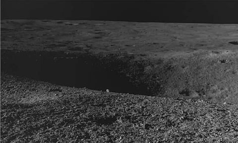 நிலவில் பள்ளத்தை உணர்ந்து பாதையை மாற்றிய சந்திரயான் ரோவர் : இஸ்ரோ தகவல்