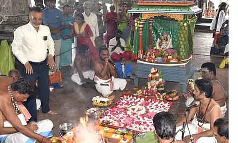 பழனி திருஆவினன்குடி கோவிலில் 108 சங்காபிஷேகம்