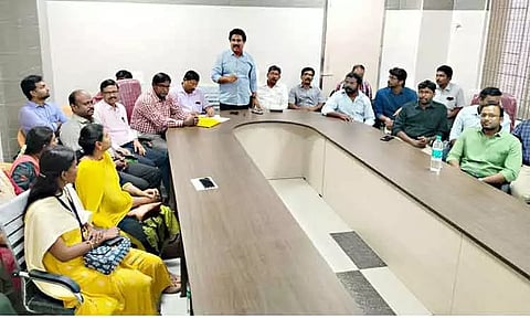 டாக்டர்கள் உள்ளிருப்பு போராட்டம்