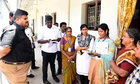 மகளிர் உரிமைத்தொகை விண்ணப்பங்களை சரிபார்க்கும் பணி