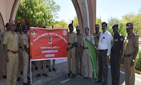 சாலை பாதுகாப்பு விழிப்புணர்வு பேரணி