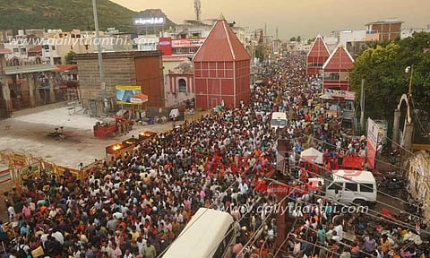 திருவண்ணாமலையில் பவுணமியொட்டி நேற்று லட்சக்கணக்கான பக்தர்கள் கிரிவலம்