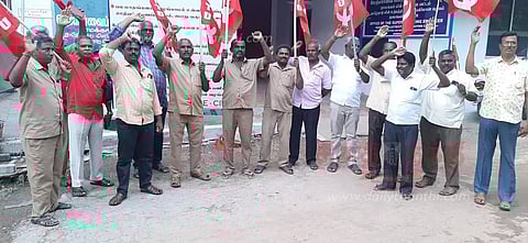 மின்வாரிய ஊழியர்கள் ஆர்ப்பாட்டம்